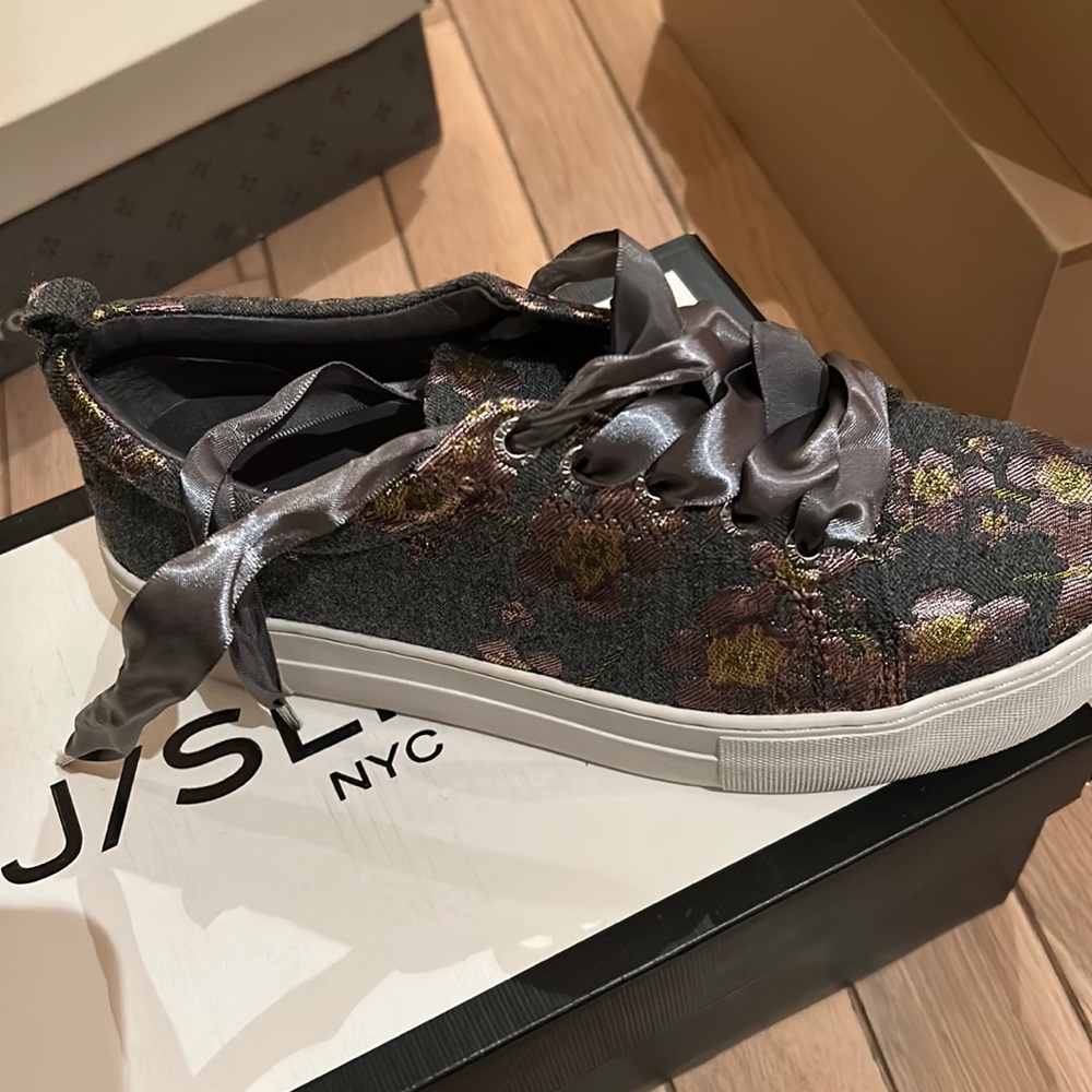 J/slide sneakers
